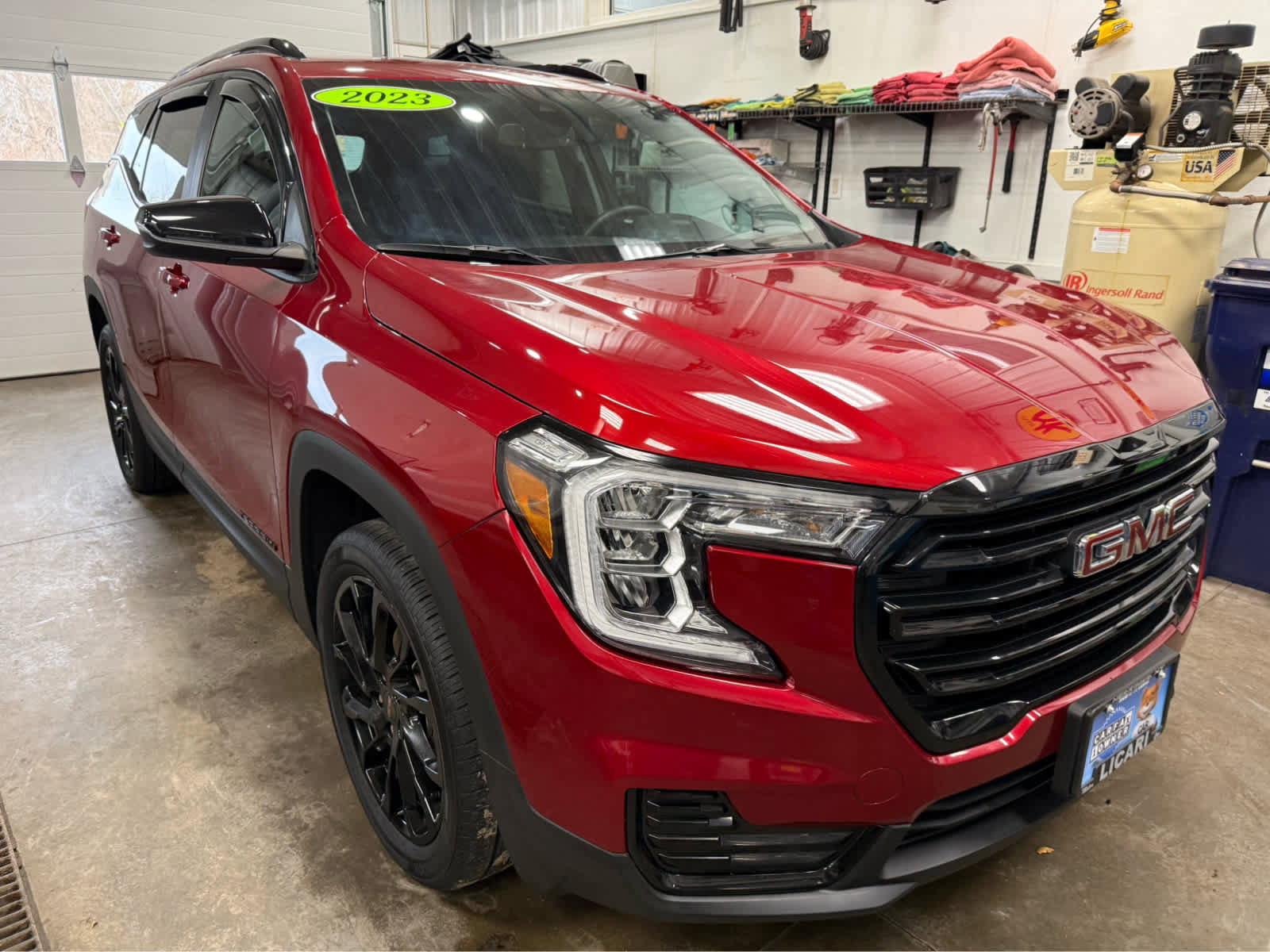 Used 2023 GMC Terrain SLE w/ Elevation Edition AWD/4WD image 3