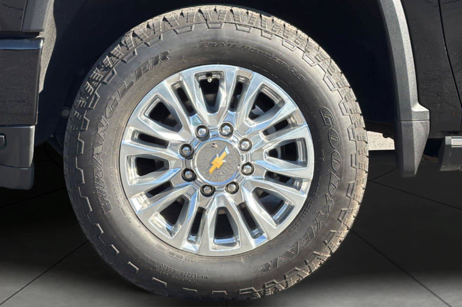Used 2021 Chevrolet Silverado 2500 High Country w/ Z71 Off-Road Package AWD/4WD image 11
