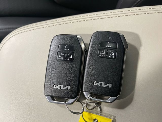 Used 2022 Kia Carnival SX Prestige image 21
