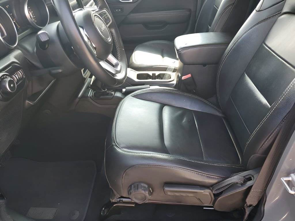 Used 2019 Jeep Wrangler Unlimited Sahara image 30