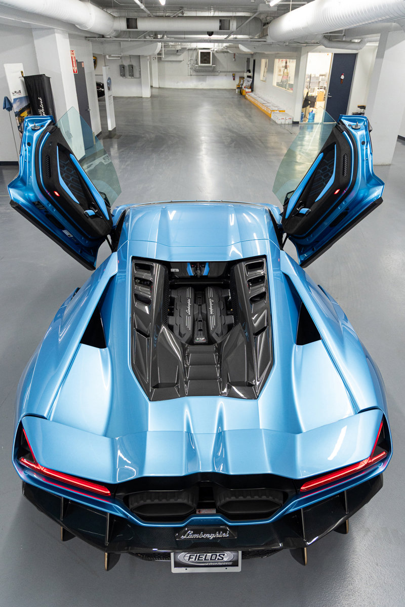 Used 2025 Lamborghini Revuelto image 15