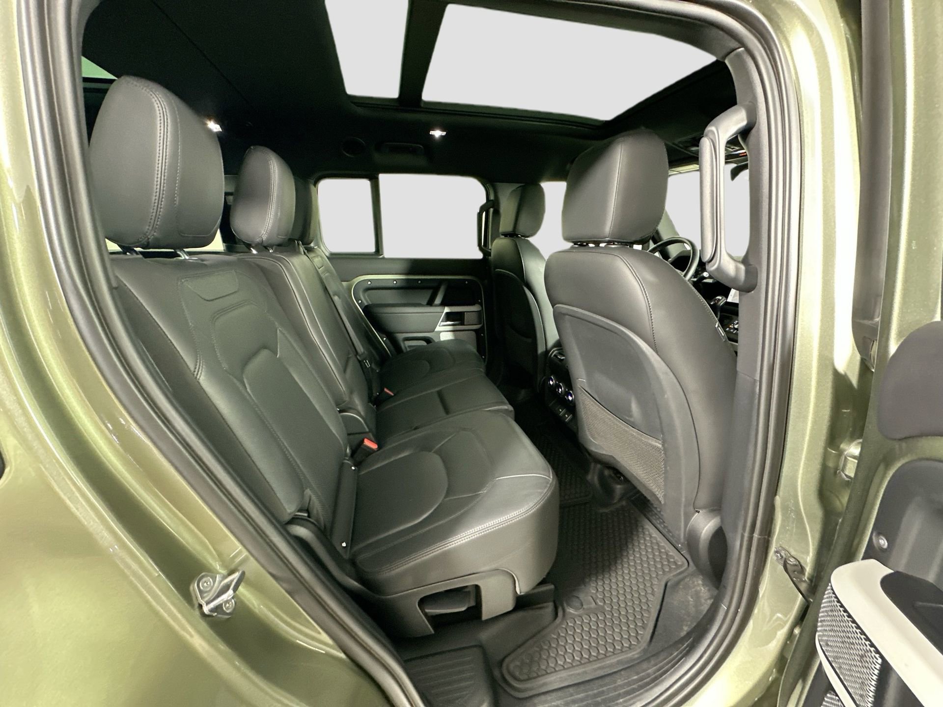 Certified 2024 Land Rover Defender 130 S image 32