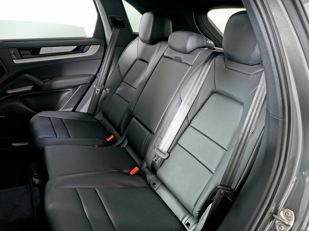Certified 2026 Porsche Cayenne AWD/4WD image 36