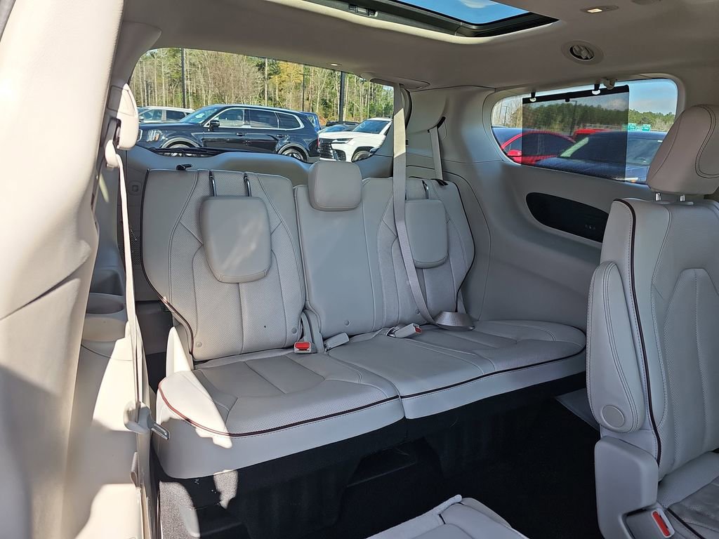 Used 2020 Chrysler Pacifica Limited image 15