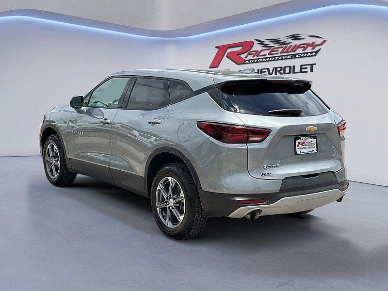 Used 2025 Chevrolet Blazer LT FWD image 3