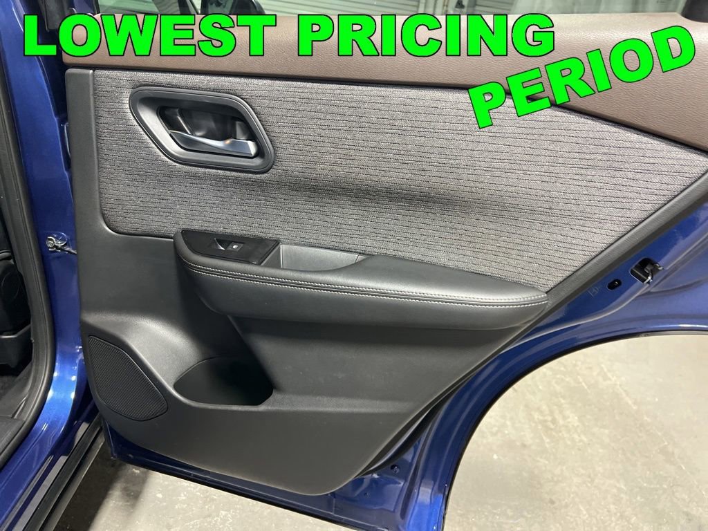 Used 2022 Nissan Rogue SV image 12