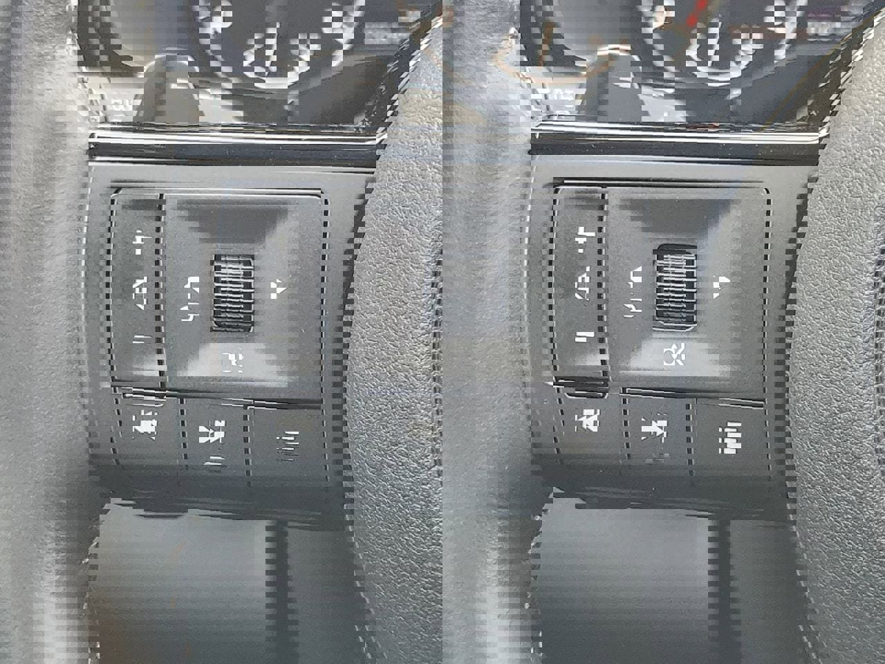 Used 2025 Nissan Pathfinder SL image 24