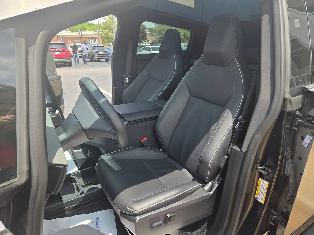 Used 2024 Tesla Cybertruck AWD Crew Cab image 17