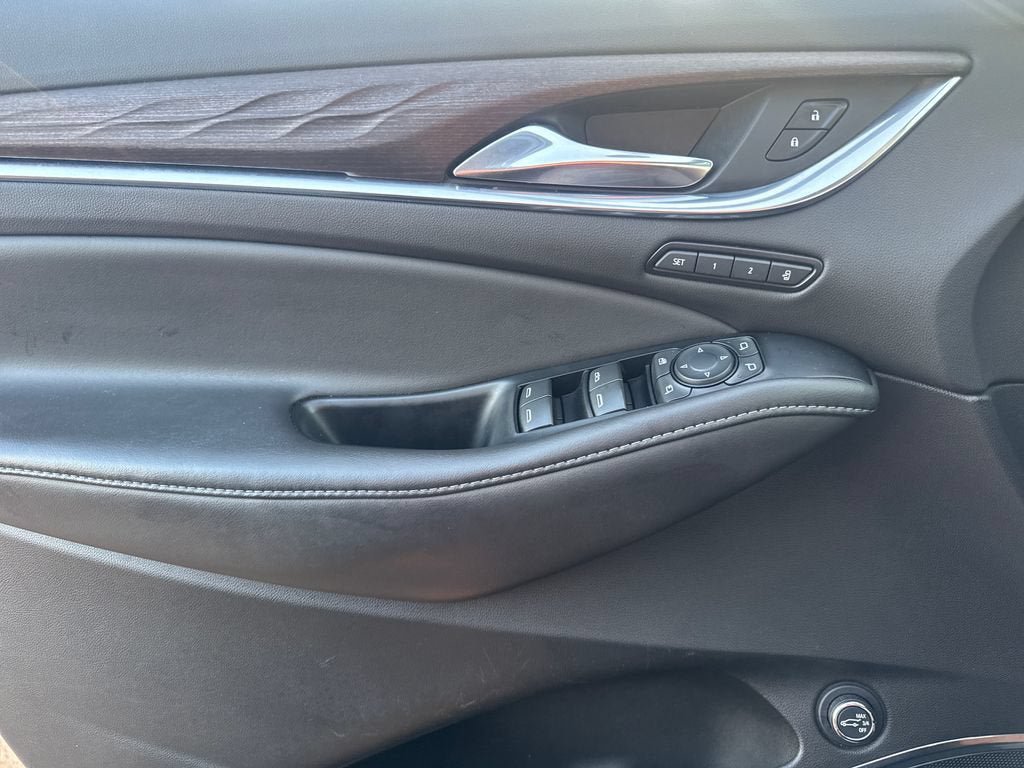 Used 2024 Buick Enclave Avenir w/ Avenir Technology Package AWD/4WD image 19