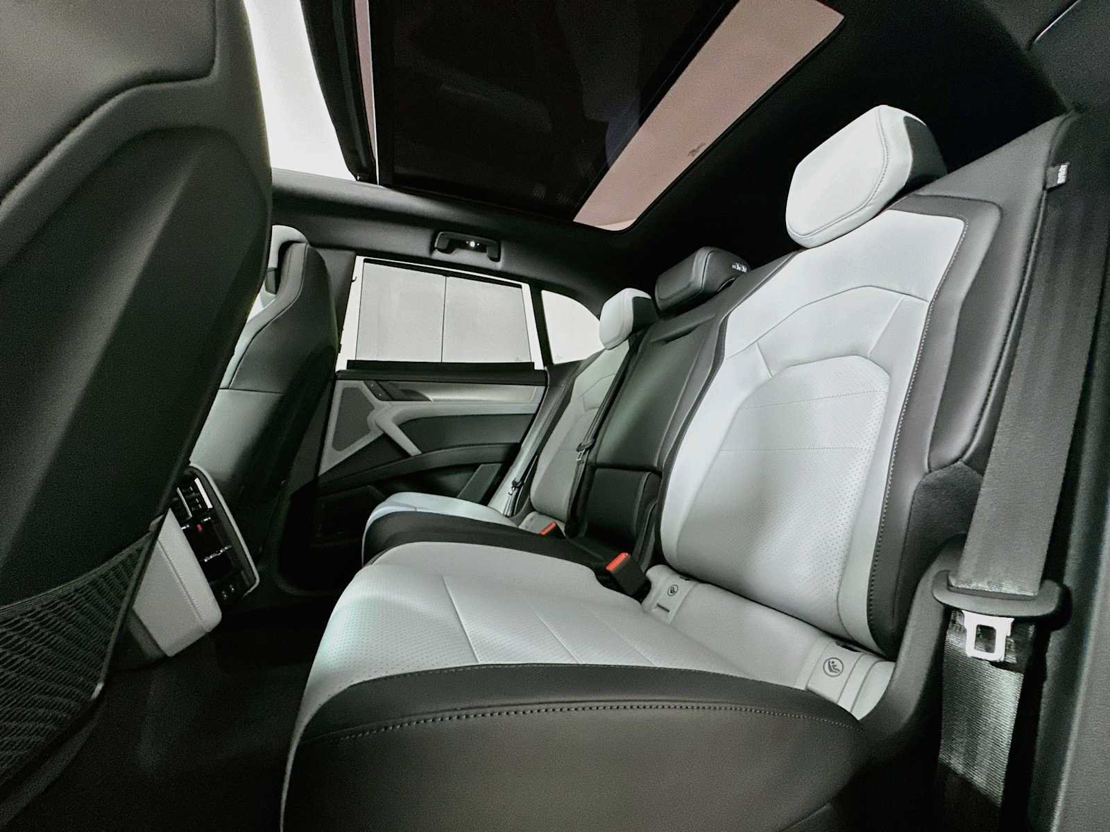 New 2026 Porsche Cayenne Electric AWD/4WD image 22