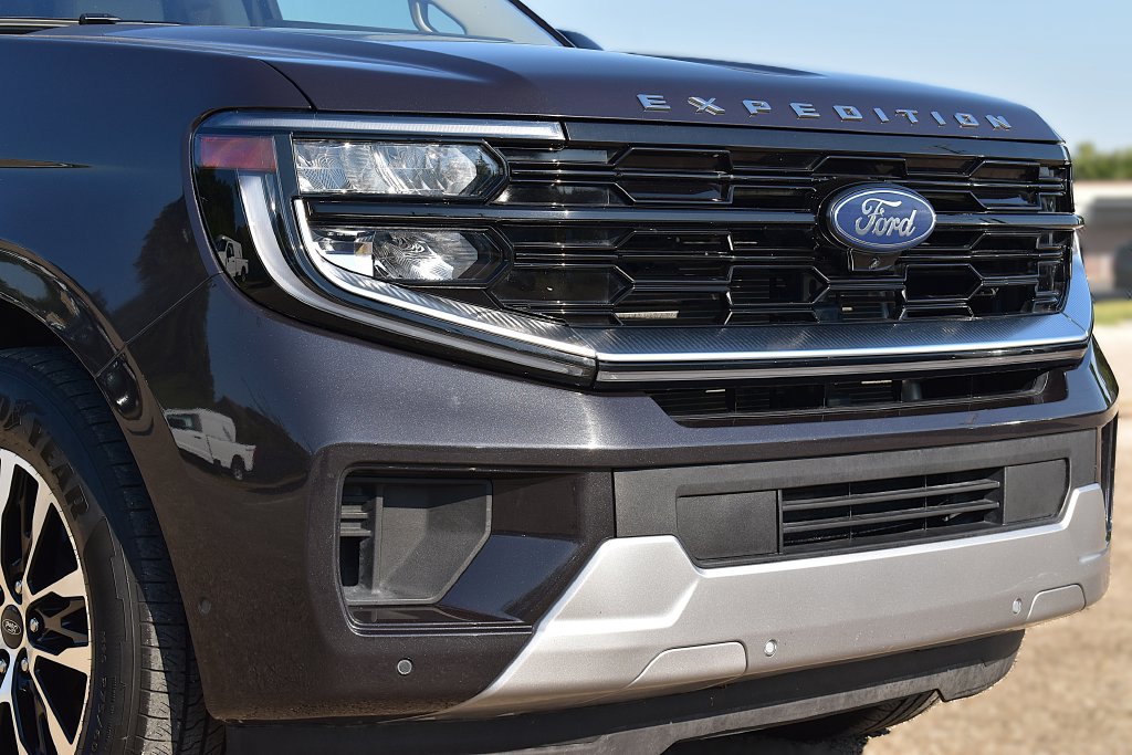 Certified 2025 Ford Expedition Max Platinum AWD/4WD image 5