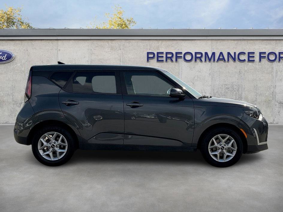 Used 2023 Kia Soul LX w/ LX Technology Package image 4