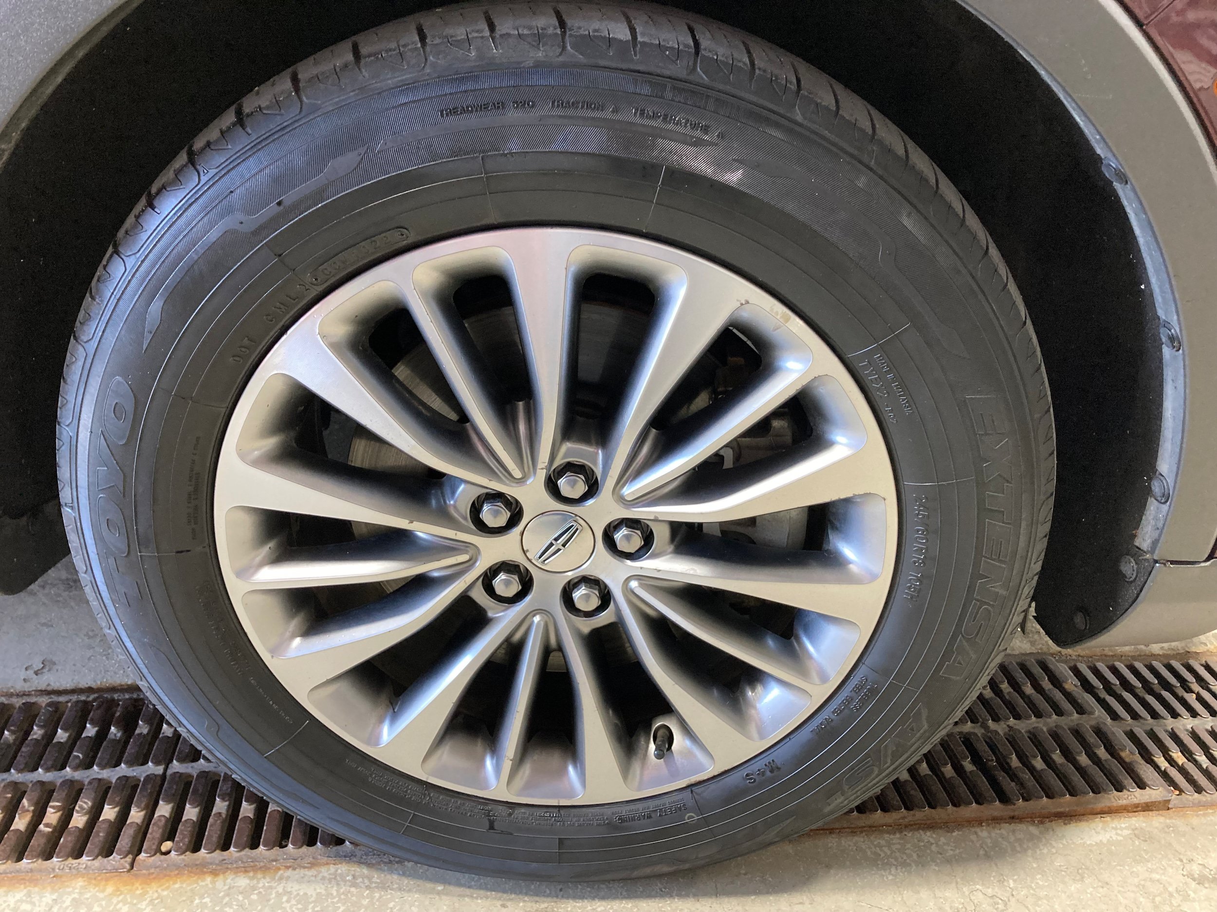 Used 2017 Lincoln MKX Select w/ Select Plus Package AWD/4WD image 15