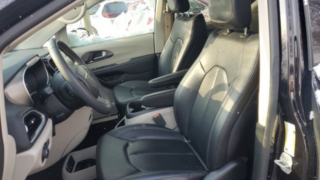 Used 2024 Chrysler Pacifica Touring-L FWD image 20