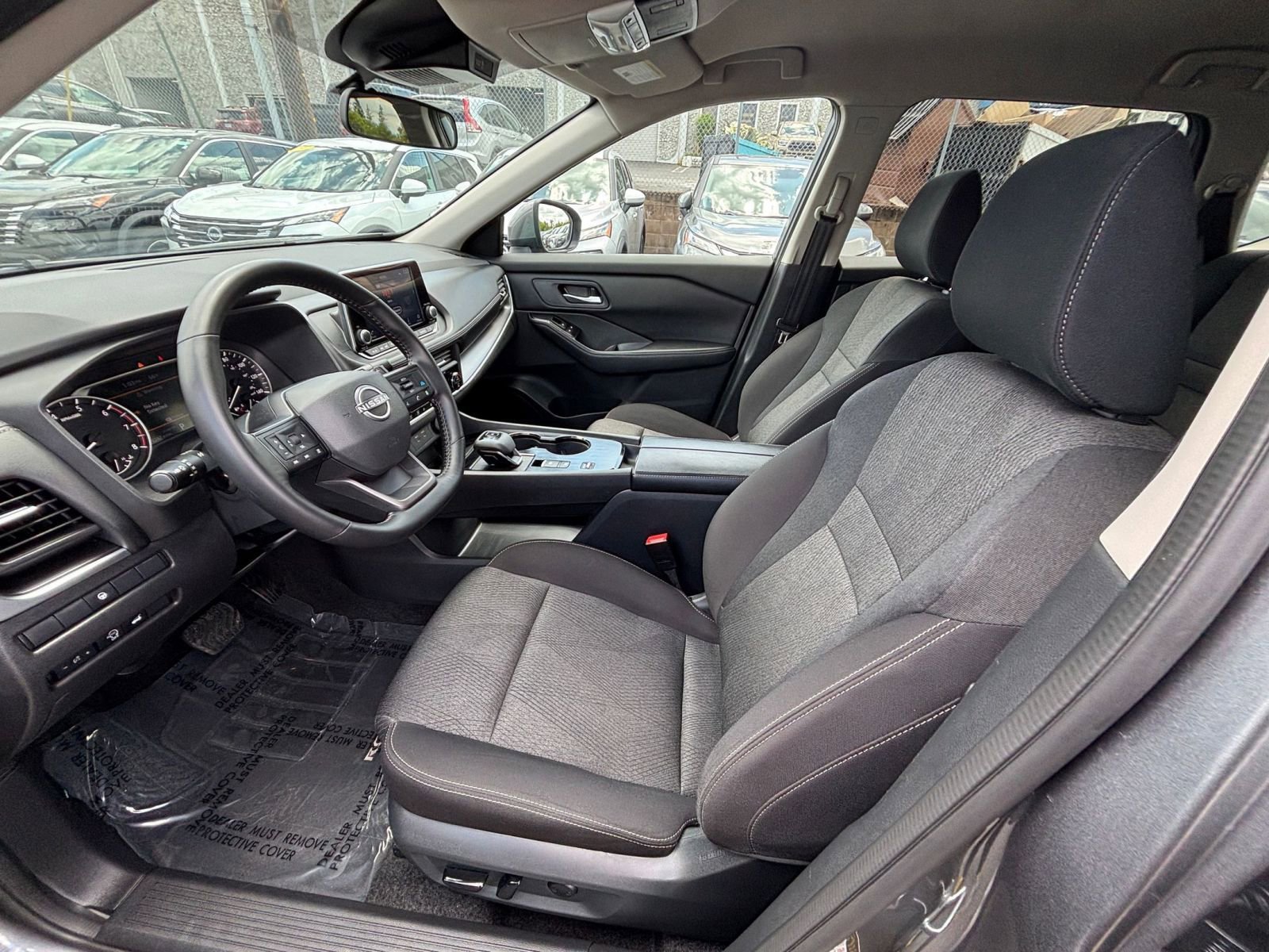 Used 2025 Nissan Rogue SV FWD image 29