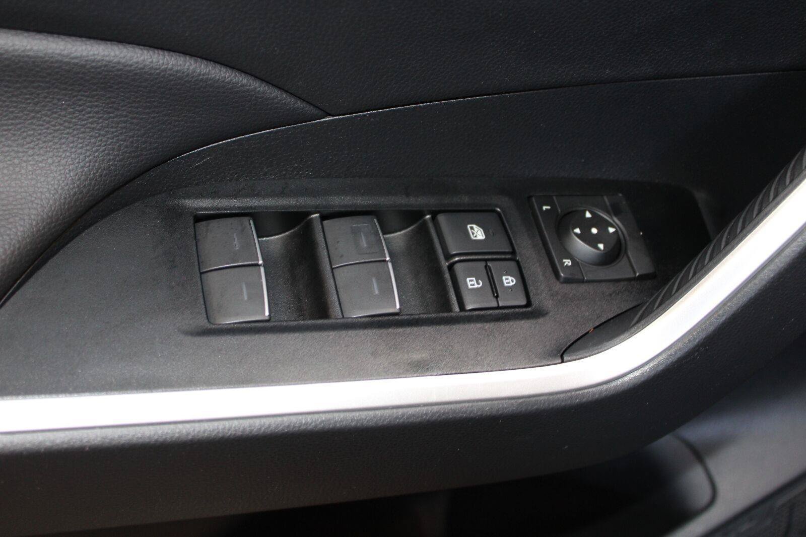 Used 2025 Toyota RAV4 SE AWD/4WD image 46