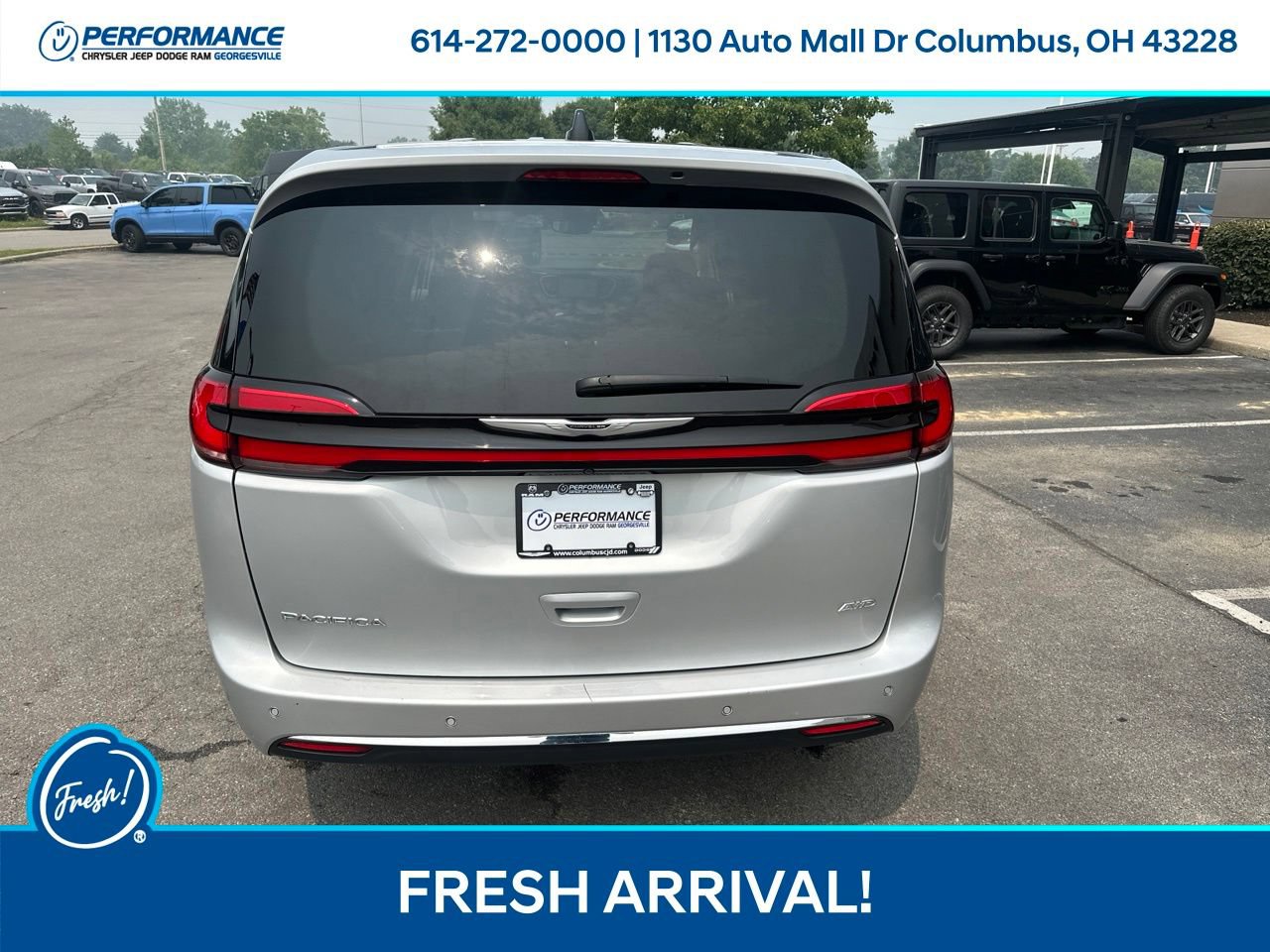 Used 2024 Chrysler Pacifica Touring-L AWD/4WD image 5