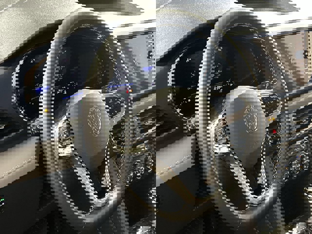 Used 2024 Volkswagen Taos SE image 13