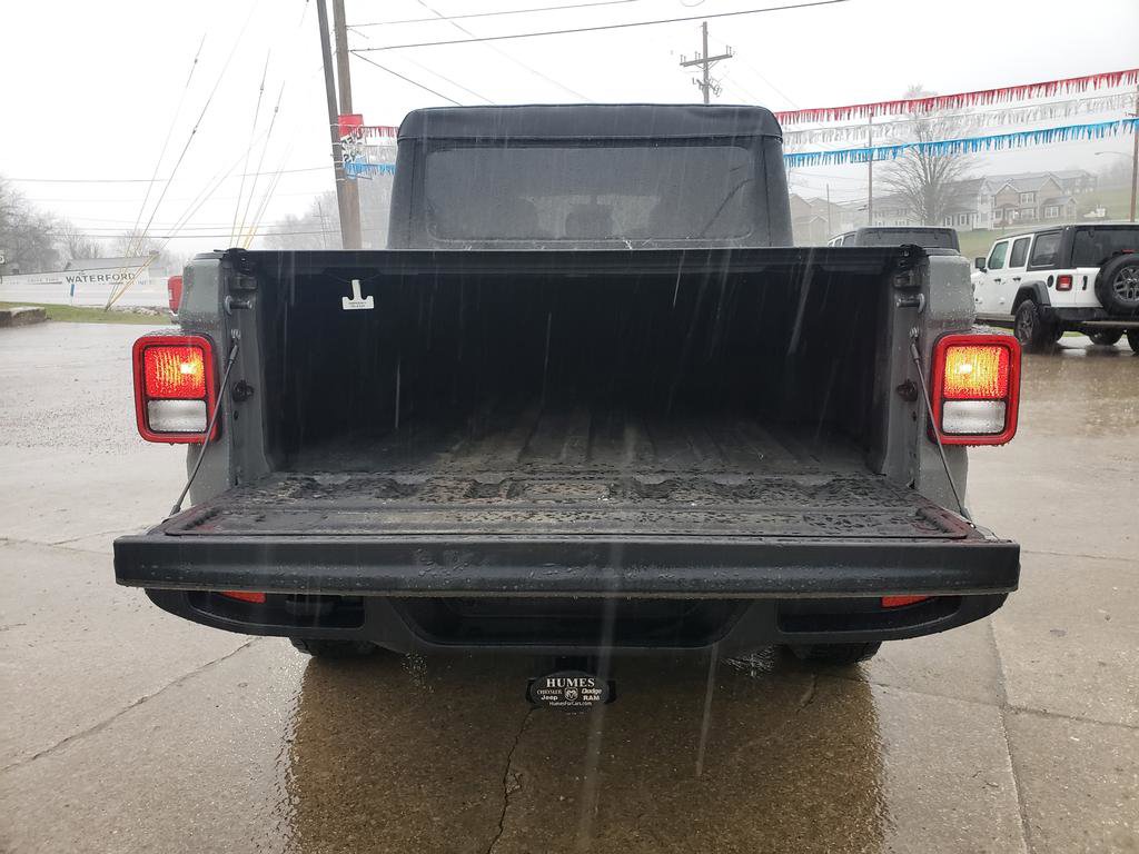 Used 2023 Jeep Gladiator Sport image 5