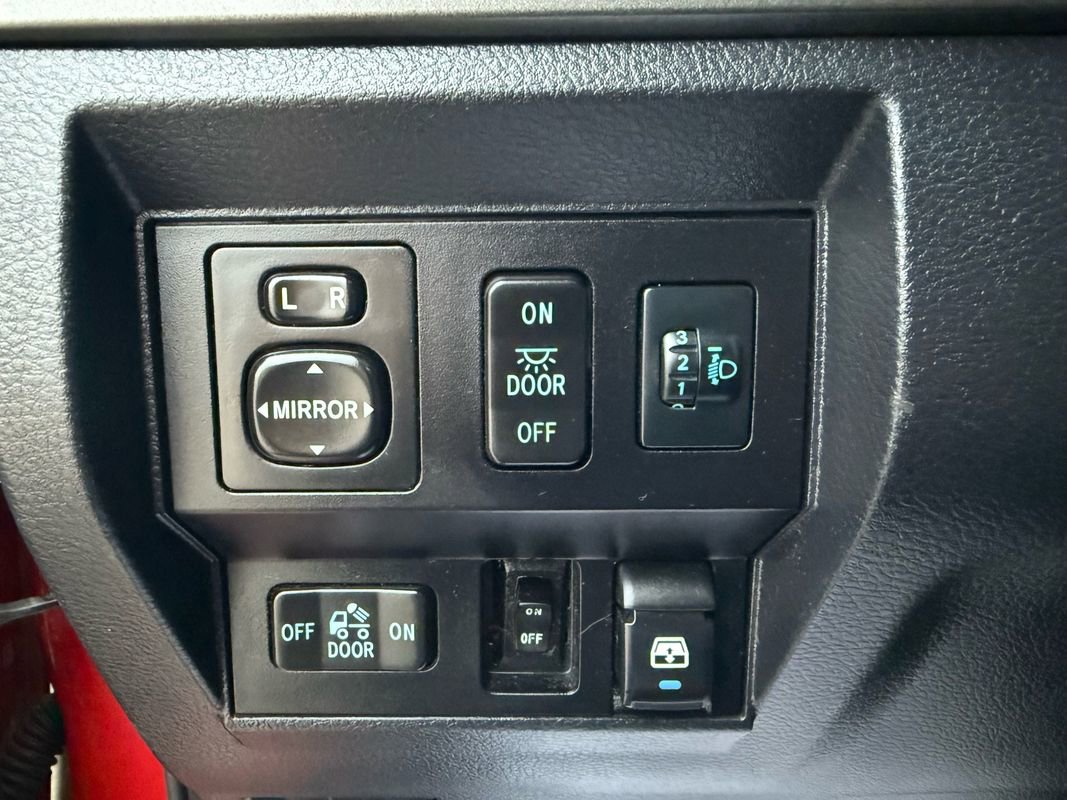 Used 2017 Toyota Tundra SR5 image 24