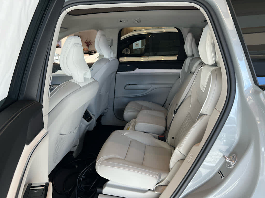 New 2026 Volvo EX90 Plus AWD/4WD image 30