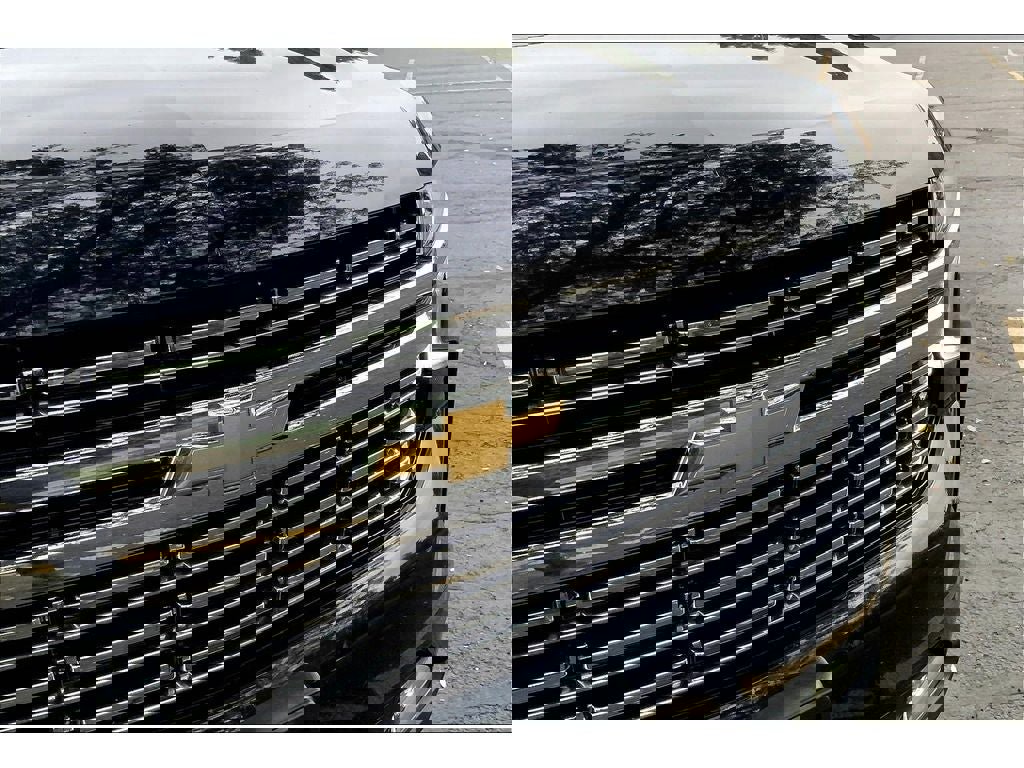 Used 2023 Chevrolet Suburban Premier image 31