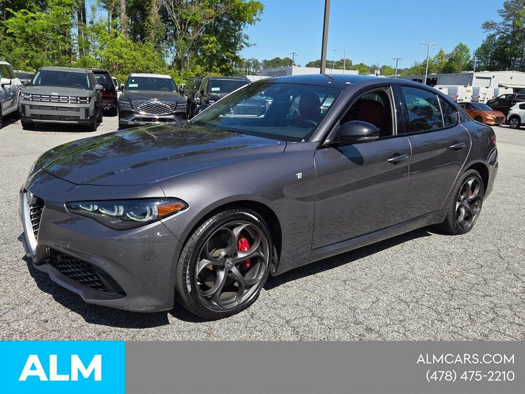 Used 2024 Alfa Romeo Giulia Ti w/ Performance Driving Package AWD/4WD image 4