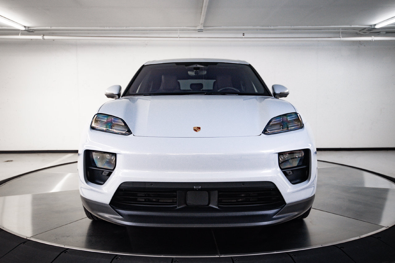 Used 2024 Porsche Macan 4 Electric AWD/4WD image 10