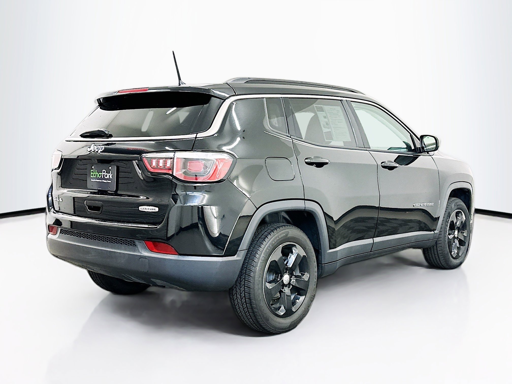 Used 2017 Jeep Compass Latitude AWD/4WD image 9
