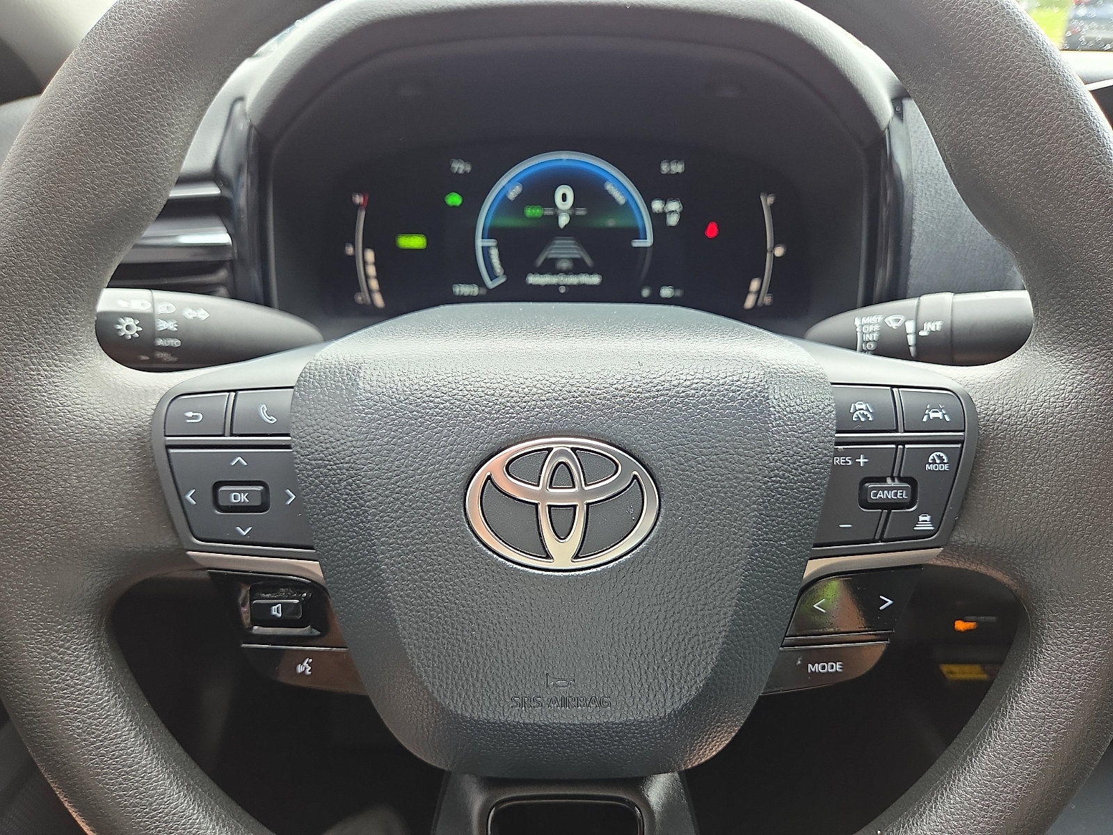Used 2025 Toyota Camry LE FWD image 24