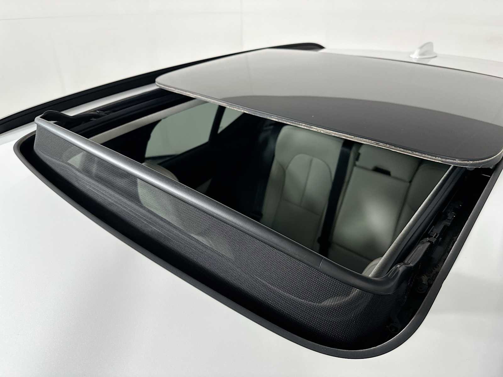 Used 2025 Volvo XC40 B5 Plus w/ Climate Package image 20