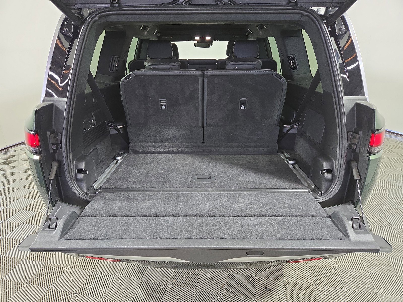 Used 2024 Rivian R1S Adventure AWD/4WD image 15