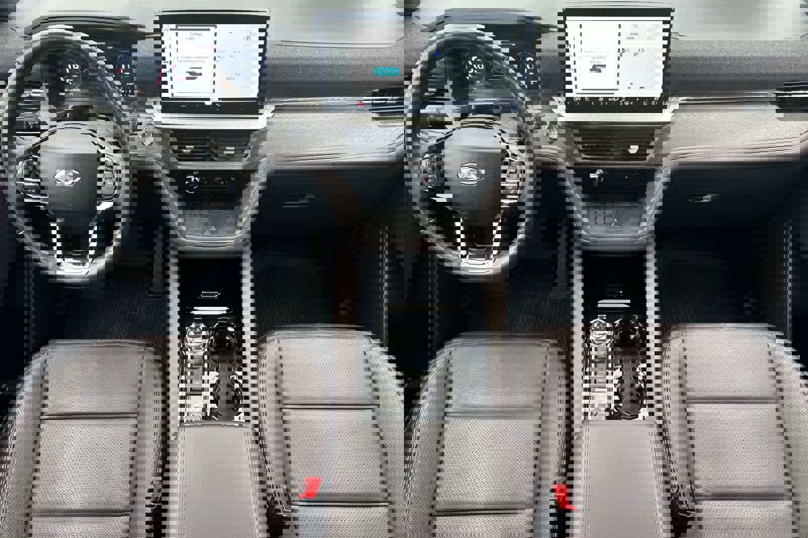 Certified 2025 Ford Explorer Platinum w/ Ultimate Package image 3