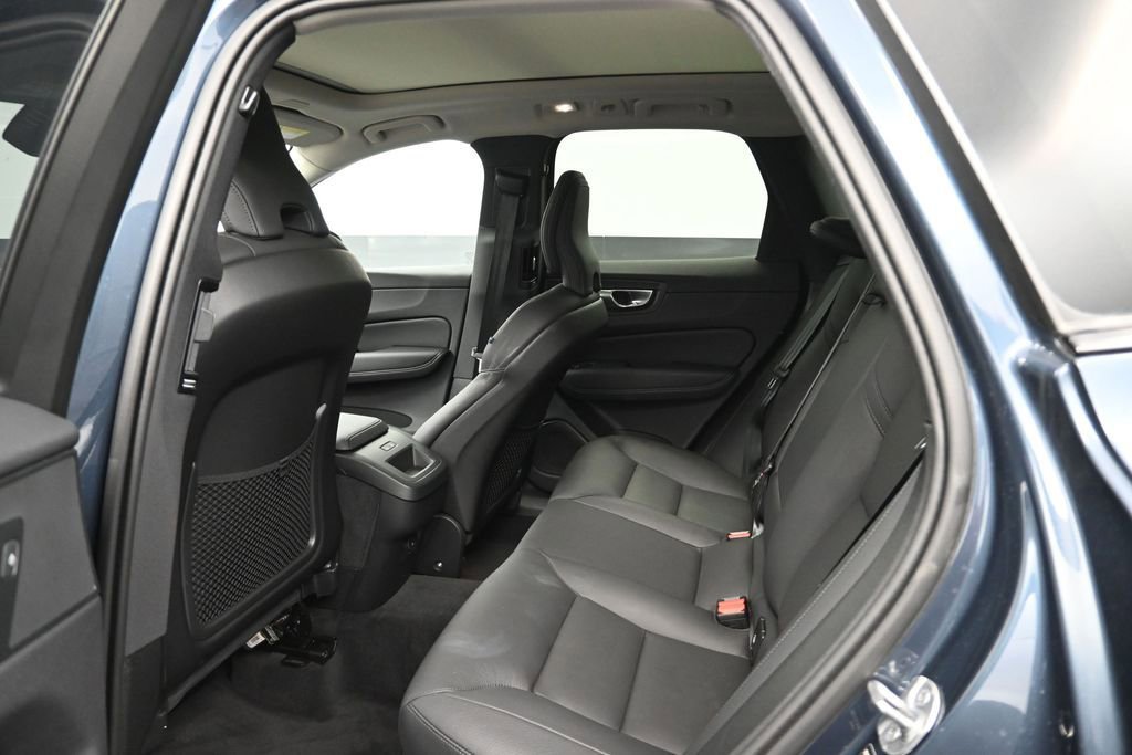 Used 2025 Volvo XC60 B5 Plus AWD/4WD image 10
