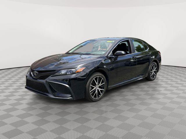 Used 2024 Toyota Camry SE w/ Convenience Package FWD image 4