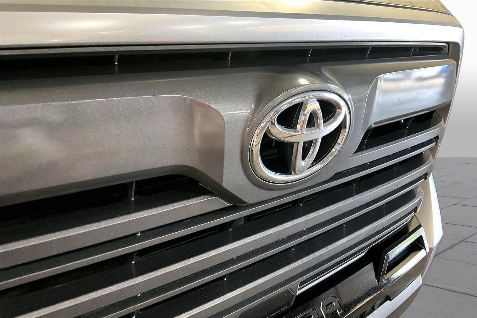 Used 2023 Toyota Tundra Limited w/ Power Package AWD/4WD image 29