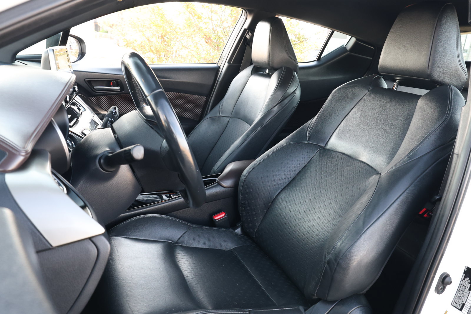 Used 2019 Toyota C-HR Limited FWD image 27
