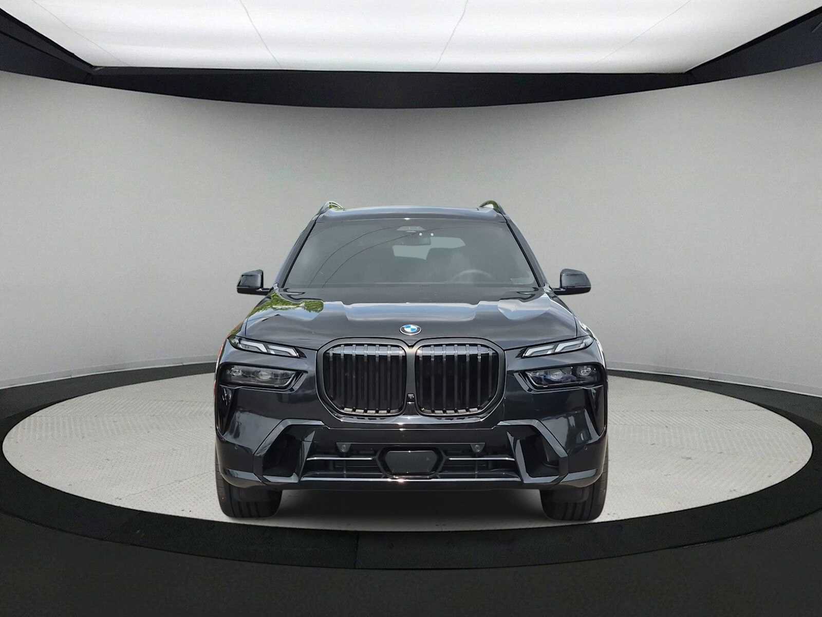 Used 2025 BMW X7 xDrive40i w/ M Sport Package AWD/4WD image 3