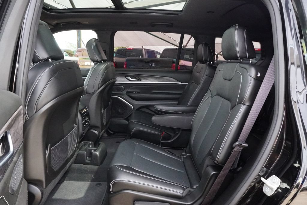 Used 2024 Jeep Grand Cherokee L Overland AWD/4WD image 31