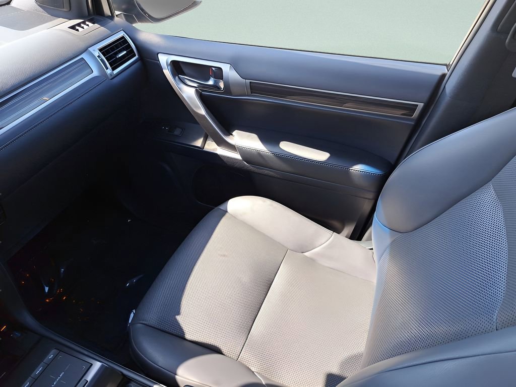 Used 2022 Lexus GX 460 Premium w/ Premium Package image 13