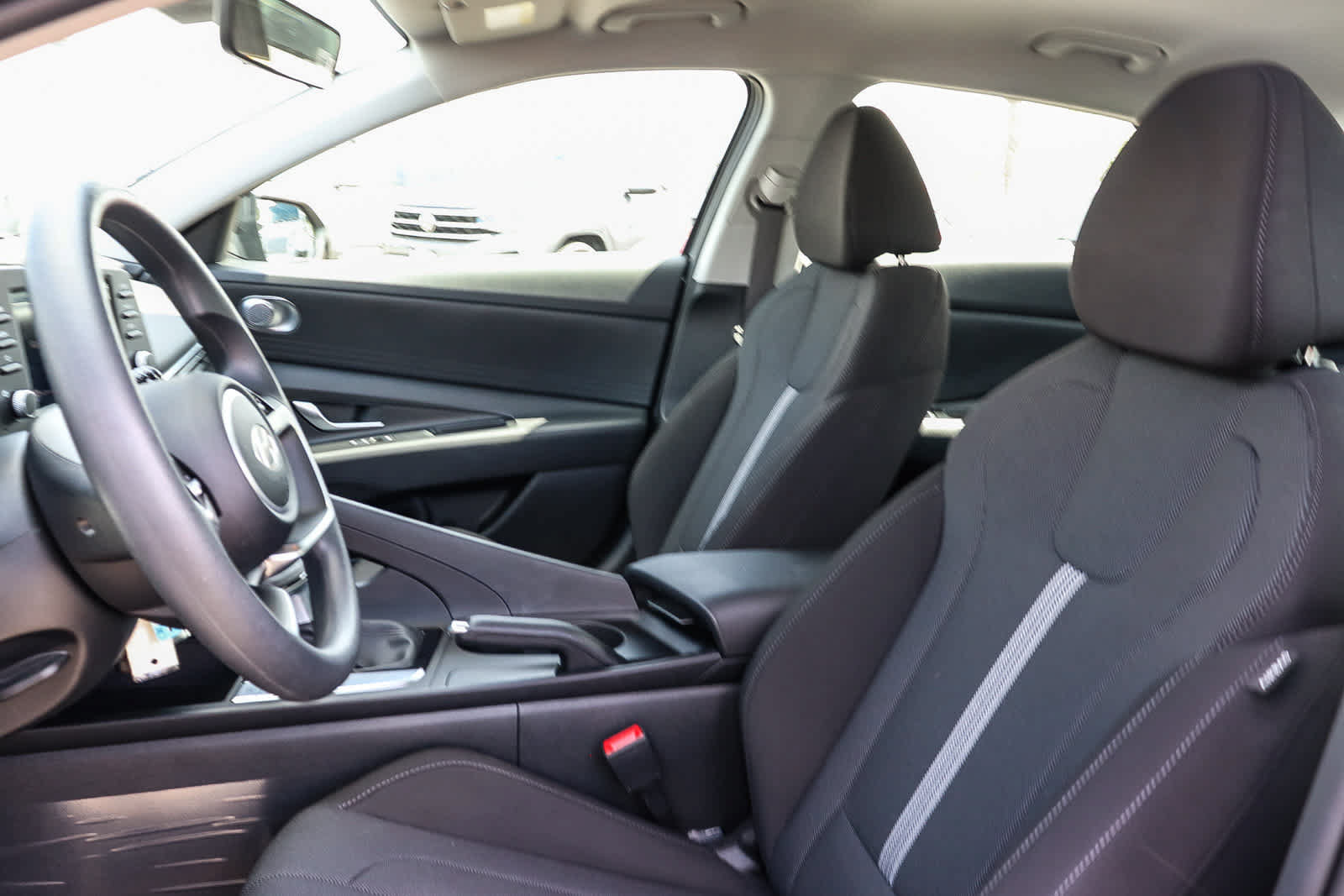 Used 2025 Hyundai Elantra SE w/ Cargo Package FWD image 27