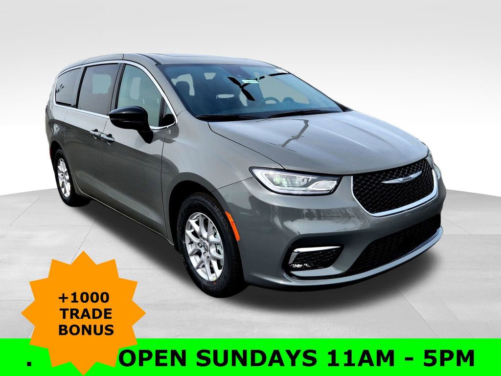 New 2025 Chrysler Pacifica Select image 1