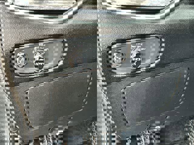 Used 2017 Chevrolet Malibu LT image 29