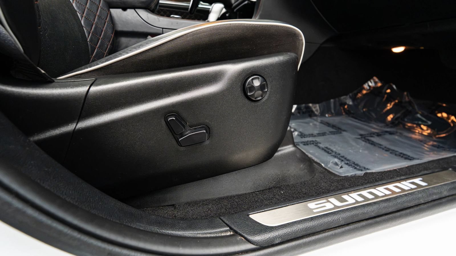 Used 2020 Jeep Grand Cherokee Summit AWD/4WD image 14