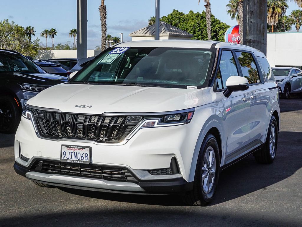 Used 2024 Kia Carnival LX FWD image 4