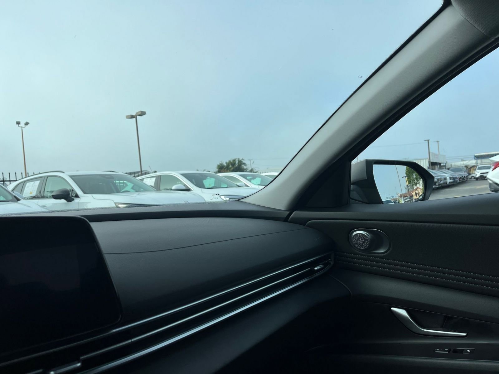 Used 2025 Hyundai Elantra Limited image 36