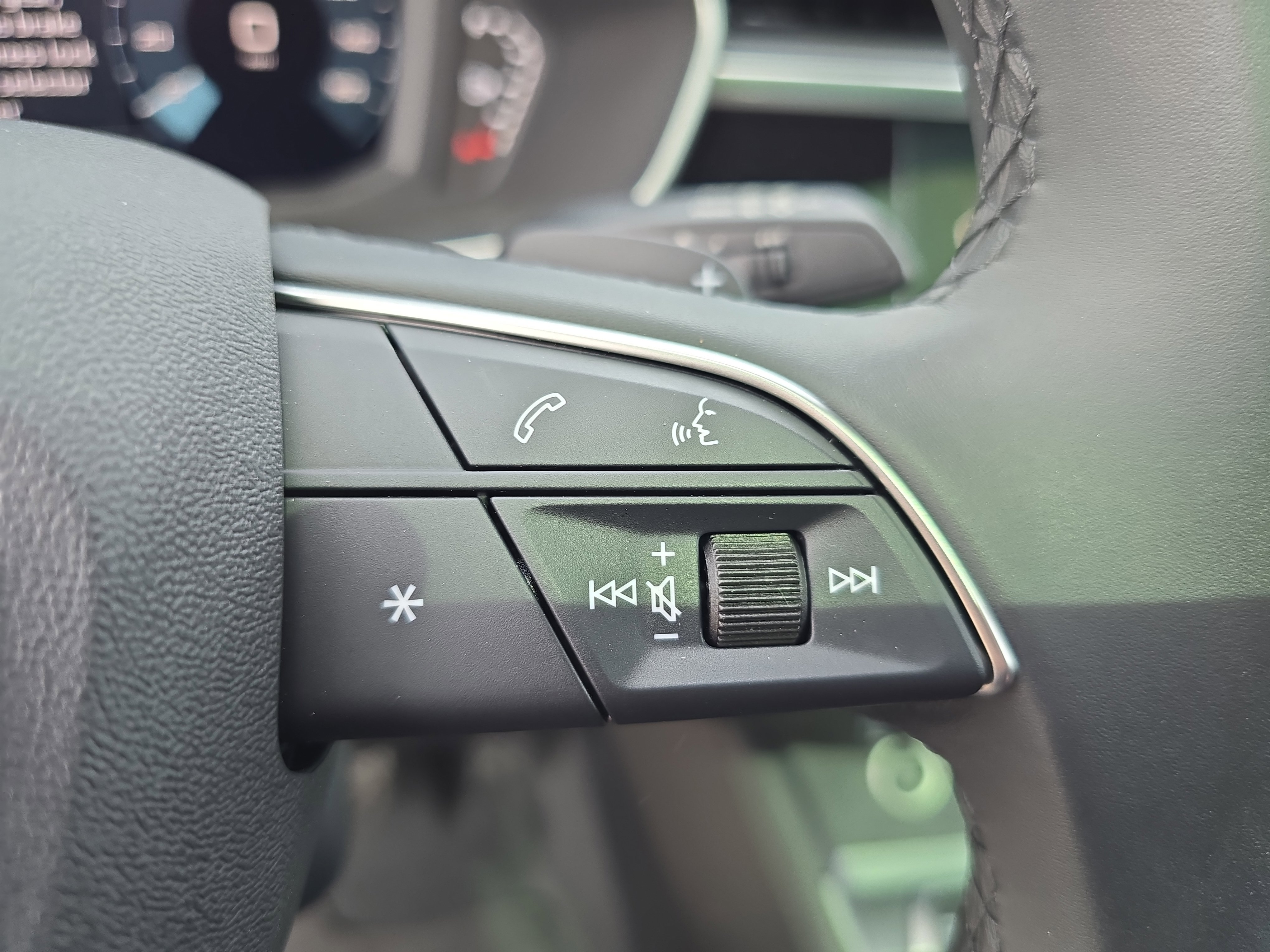 Used 2025 Audi Q3 2.0T Premium w/ Convenience Package image 18