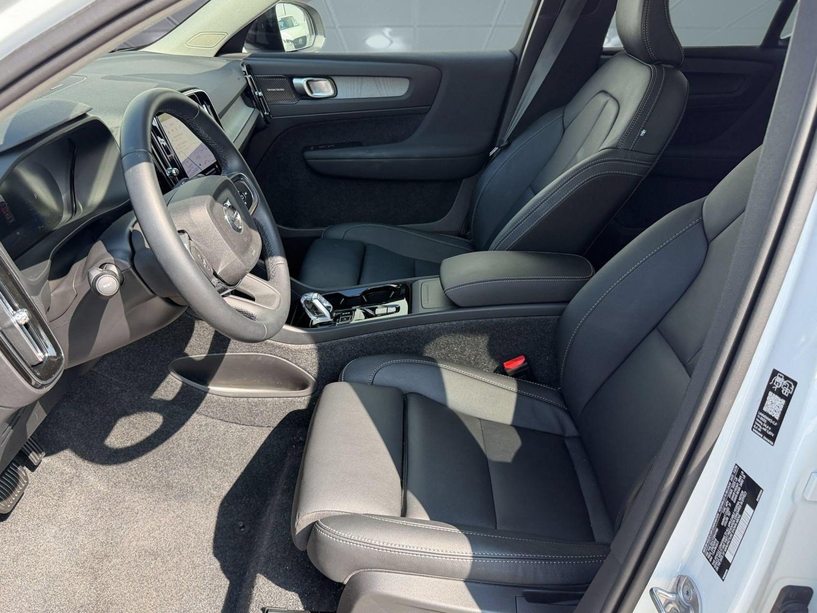 Certified 2026 Volvo XC40 B5 Plus w/ Climate Package AWD/4WD image 5