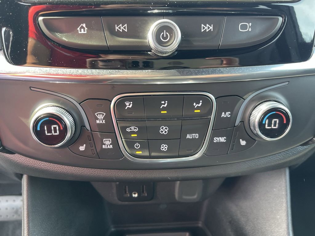 Used 2023 Chevrolet Traverse LT image 18