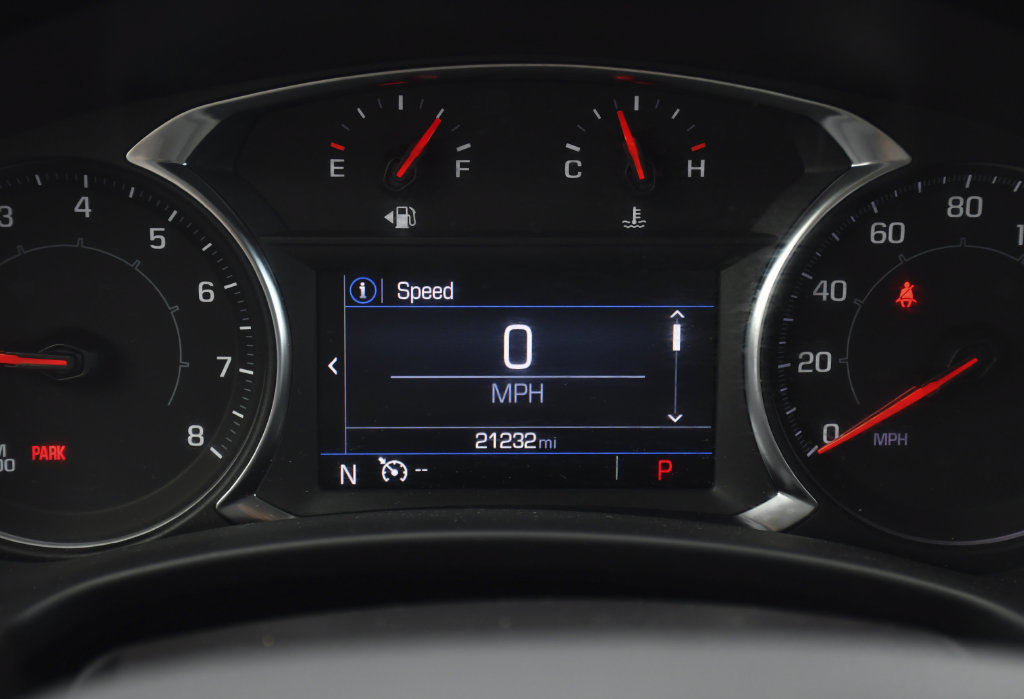 Used 2024 GMC Terrain SLE w/ Driver Convenience Package FWD image 10